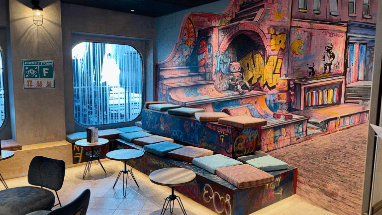 Mein Schiff Relax - Street Art Bar