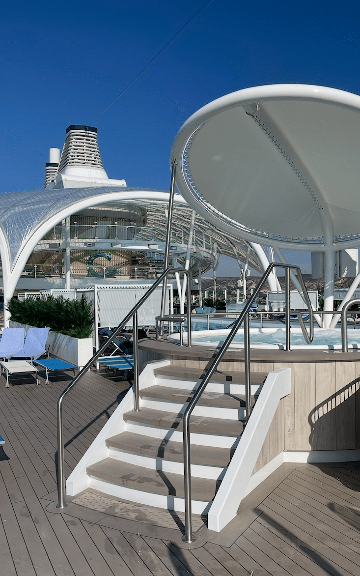 Mein Schiff Relax - Whirlpools beim Pooldeck