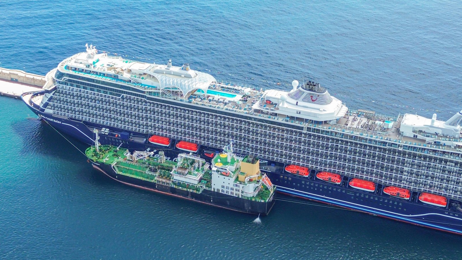 Mein Schiff Relax der InTUItion-Klasse im Hafen