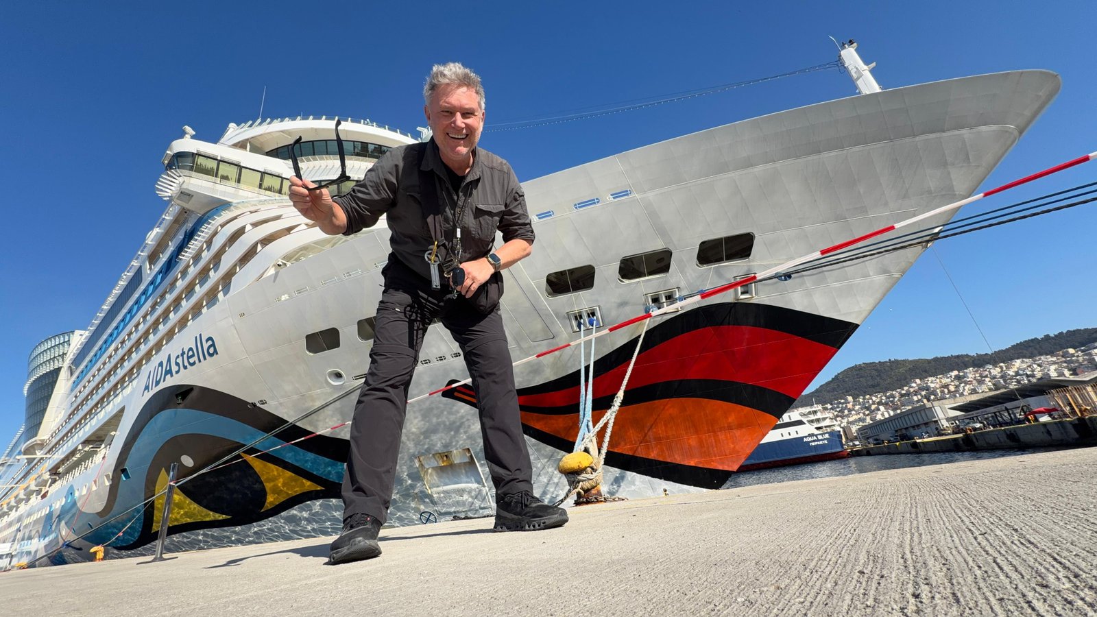Martin Helmers vor der AIDAstella